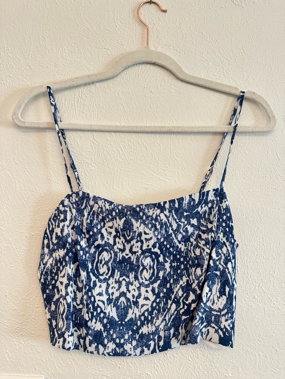 Abercrombie & Fitch Blue and White Printed Cropped Tank Top